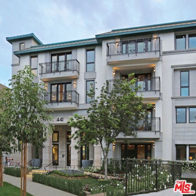 441 S Barrington Avenue 105, Los Angeles, CA 90049
