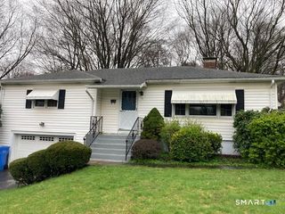 17 Juniper Ridge Drive, Waterbury, CT 06708