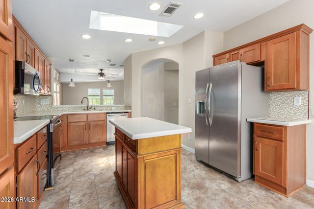 3301 S GOLDFIELD Road 4027, Apache Junction, AZ 85119