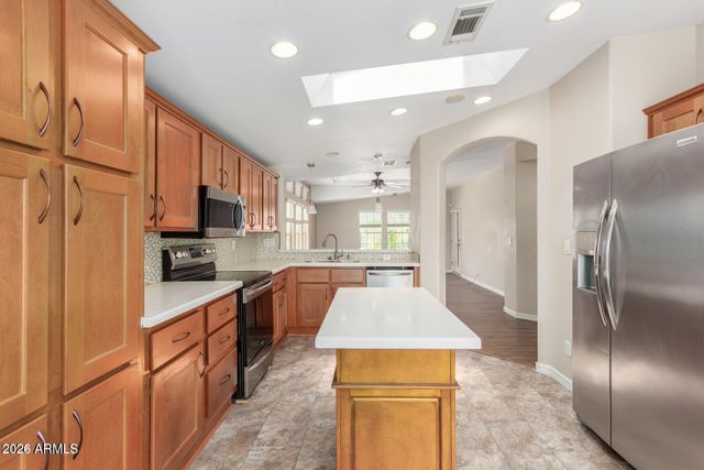 3301 S GOLDFIELD Road 4027, Apache Junction, AZ 85119