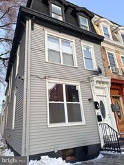 11 EVERGREEN ST, Harrisburg, PA 17104
