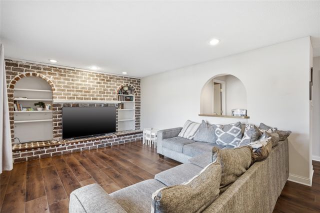 1016 45th Street, West Des Moines, IA 50266