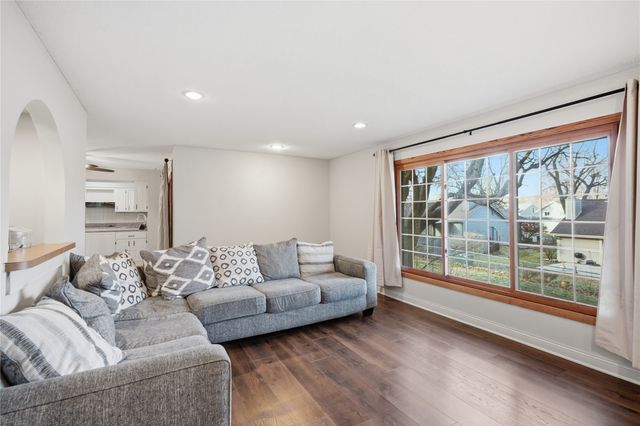 1016 45th Street, West Des Moines, IA 50266