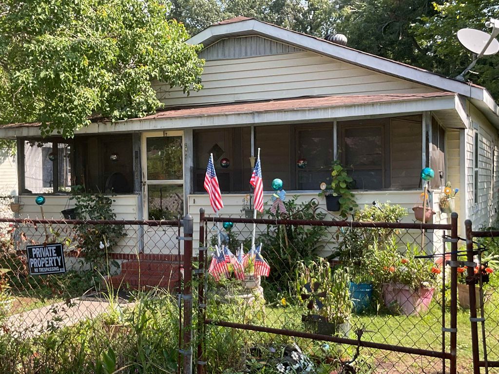 2004 Emmanuel St., Georgetown, SC 29440 — exterior