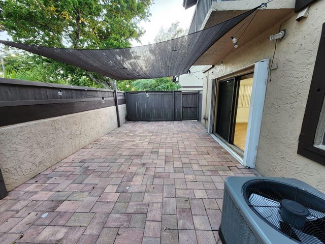 1701 BAYBERRY Drive 1701, Hollywood, FL 33024