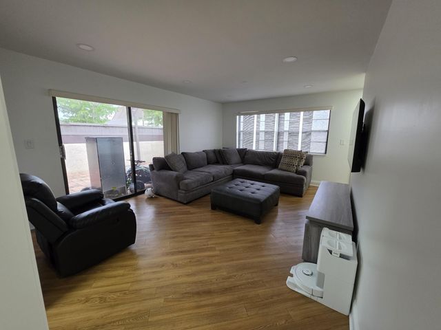 1701 BAYBERRY Drive 1701, Hollywood, FL 33024