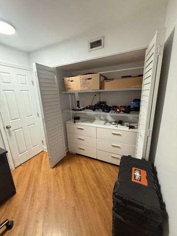 1701 BAYBERRY Drive 1701, Hollywood, FL 33024