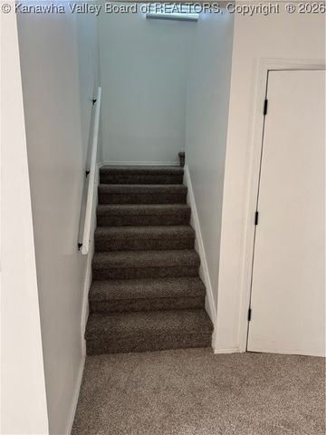 30 Left Hand Fork Road, Marmet, WV 25315