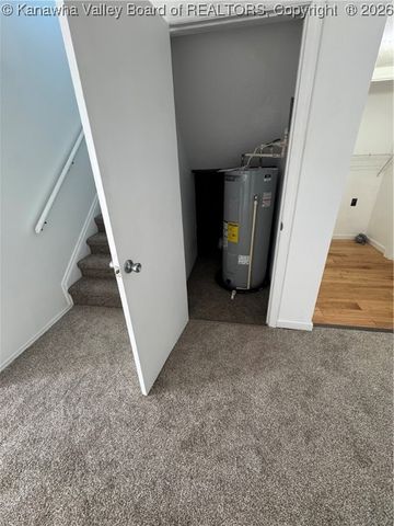 30 Left Hand Fork Road, Marmet, WV 25315