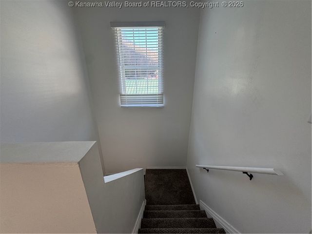 30 Left Hand Fork Road, Marmet, WV 25315