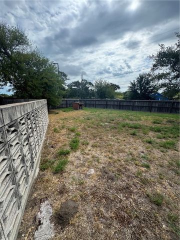 131 N Lamont St, Aransas Pass, TX 78336