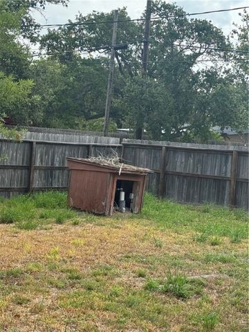 131 N Lamont St, Aransas Pass, TX 78336