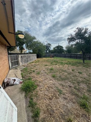 131 N Lamont St, Aransas Pass, TX 78336