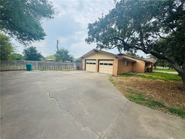 131 N Lamont St, Aransas Pass, TX 78336