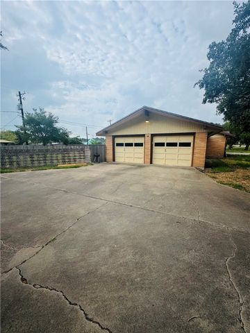 131 N Lamont St, Aransas Pass, TX 78336