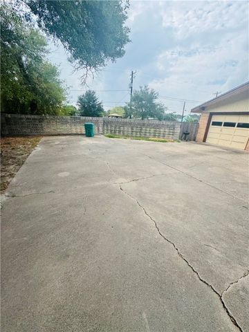 131 N Lamont St, Aransas Pass, TX 78336