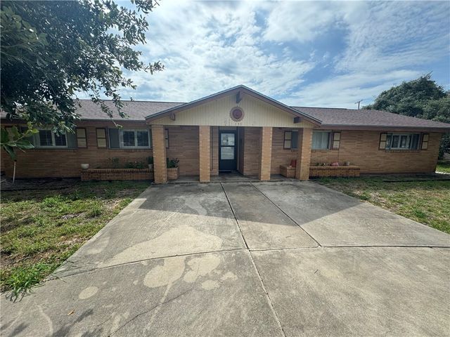 131 N Lamont St, Aransas Pass, TX 78336