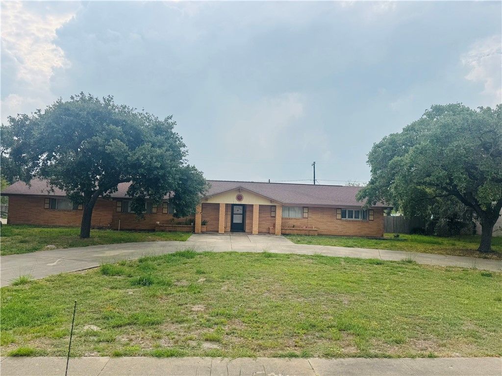 131 N Lamont St, Aransas Pass, TX 78336