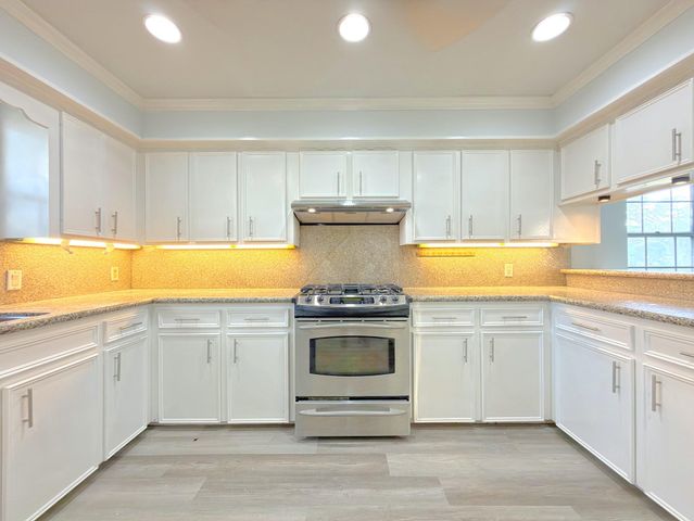 5926 Queensgate Drive, Houston, TX 77066