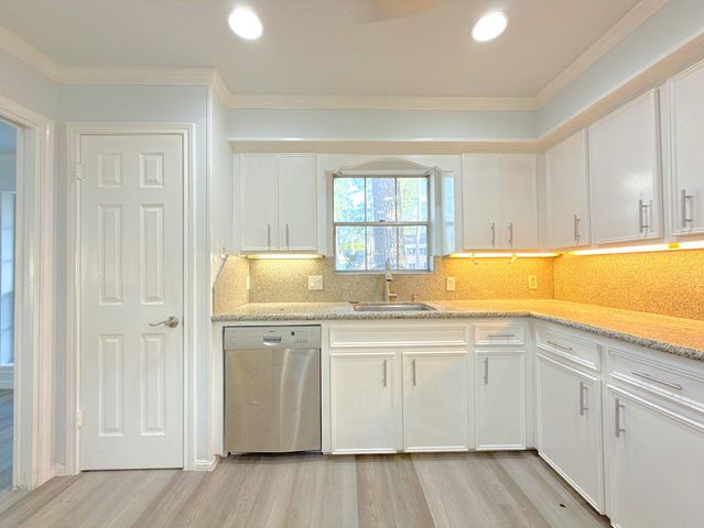 5926 Queensgate Drive, Houston, TX 77066