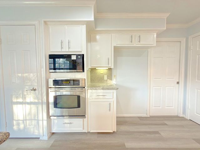 5926 Queensgate Drive, Houston, TX 77066