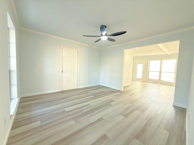 5926 Queensgate Drive, Houston, TX 77066