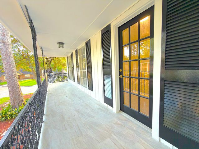 5926 Queensgate Drive, Houston, TX 77066