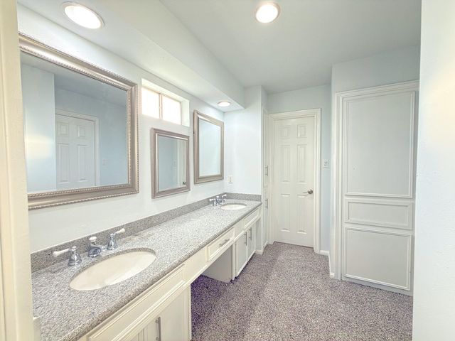 5926 Queensgate Drive, Houston, TX 77066