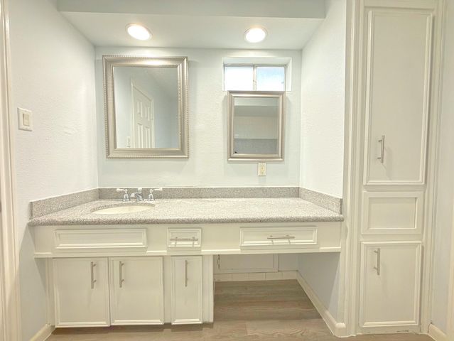 5926 Queensgate Drive, Houston, TX 77066