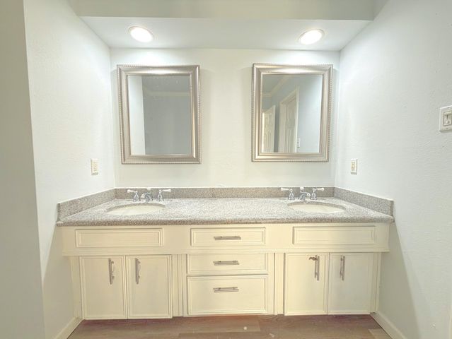 5926 Queensgate Drive, Houston, TX 77066