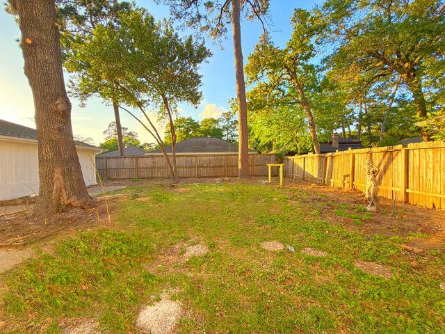 5926 Queensgate Drive, Houston, TX 77066