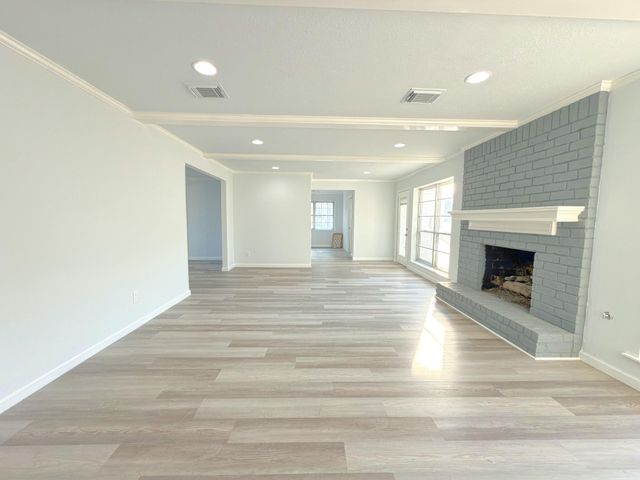 5926 Queensgate Drive, Houston, TX 77066