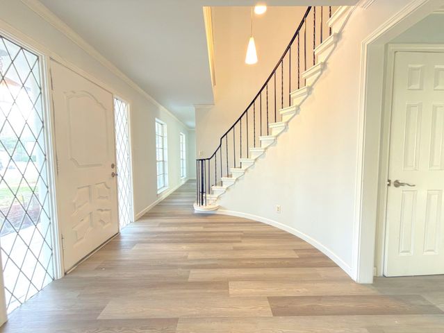 5926 Queensgate Drive, Houston, TX 77066