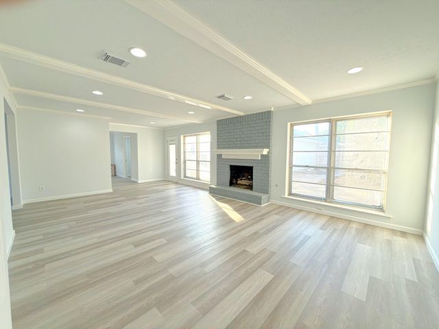 5926 Queensgate Drive, Houston, TX 77066