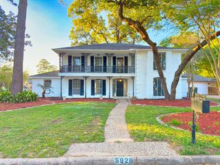5926 Queensgate Drive, Houston, TX 77066