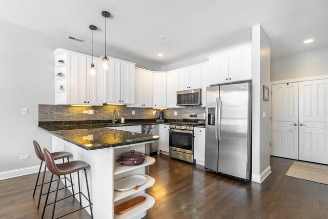 2119 N Damen Avenue 2, Chicago, IL 60647