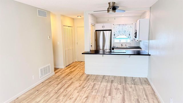 1114 Lake Terrace 205, Boynton Beach, FL 33426