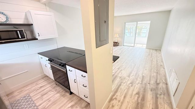 1114 Lake Terrace 205, Boynton Beach, FL 33426