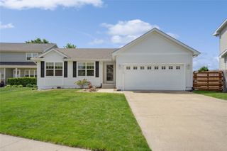 9372 Fairview Drive, West Des Moines, IA 50266