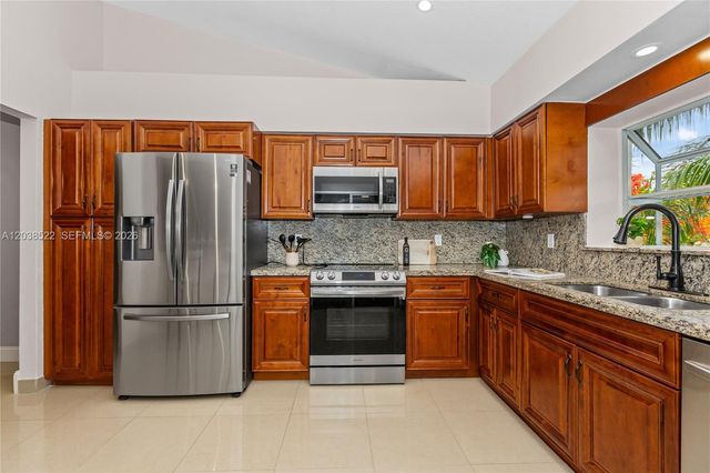 9237 NW 9th Place 9257, Plantation, FL 33324