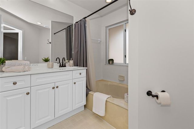 9237 NW 9th Place 9257, Plantation, FL 33324
