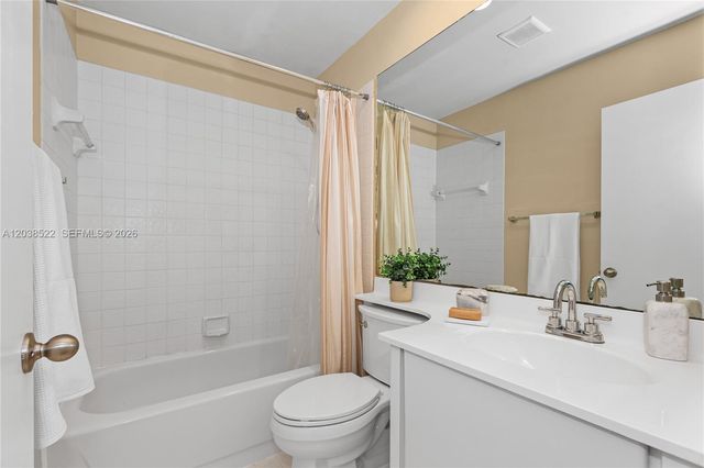 9237 NW 9th Place 9257, Plantation, FL 33324