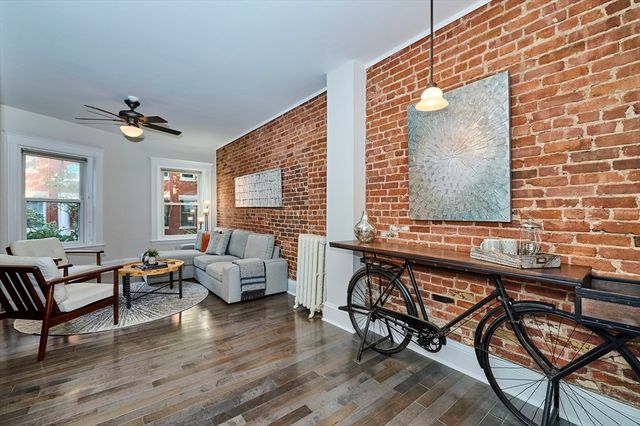 5 Auburn Ct 1, Brookline, MA 02446