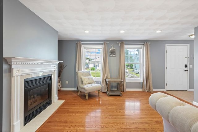 210 Morris St, Cumberland, RI 02864