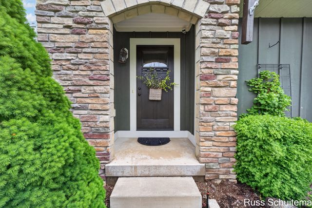 3924 Harbor Breeze Drive, Norton Shores City, MI 49441