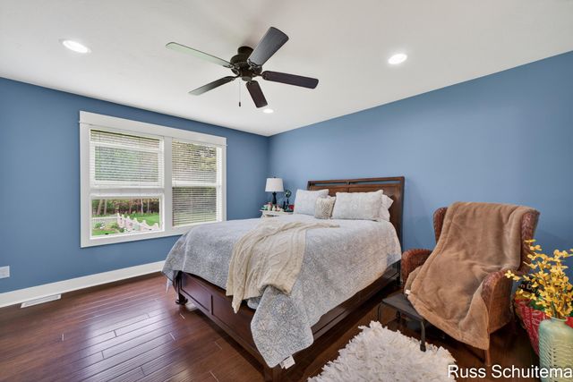 3924 Harbor Breeze Drive, Norton Shores City, MI 49441