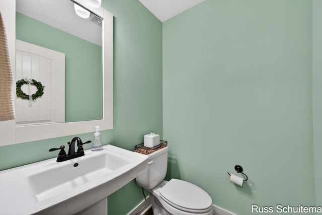 3924 Harbor Breeze Drive, Norton Shores City, MI 49441