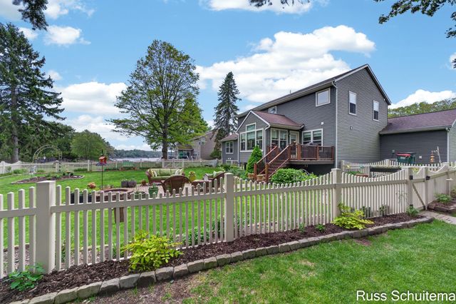 3924 Harbor Breeze Drive, Norton Shores City, MI 49441