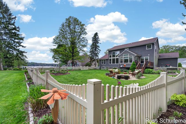 3924 Harbor Breeze Drive, Norton Shores City, MI 49441