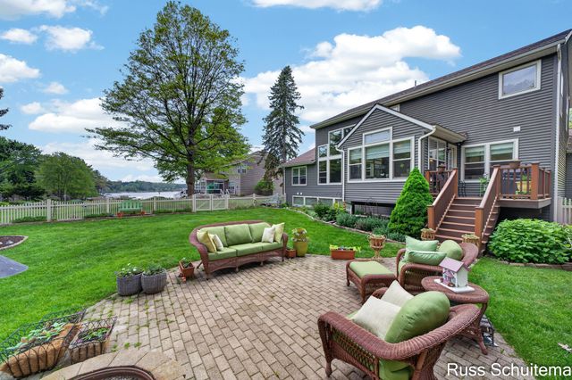 3924 Harbor Breeze Drive, Norton Shores City, MI 49441